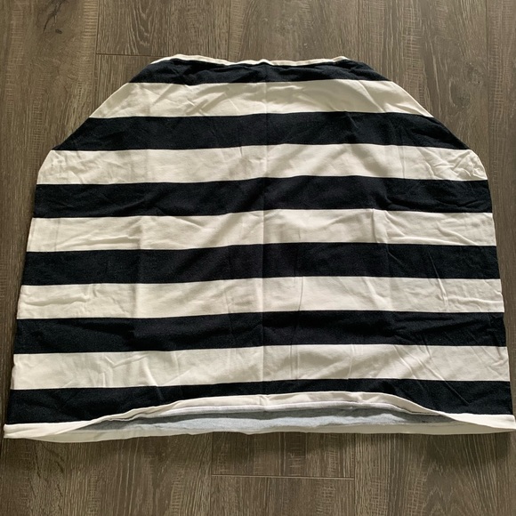 The Over Company Car seat / nursing cover and double layer swaddle blanket - Picture 3 of 6